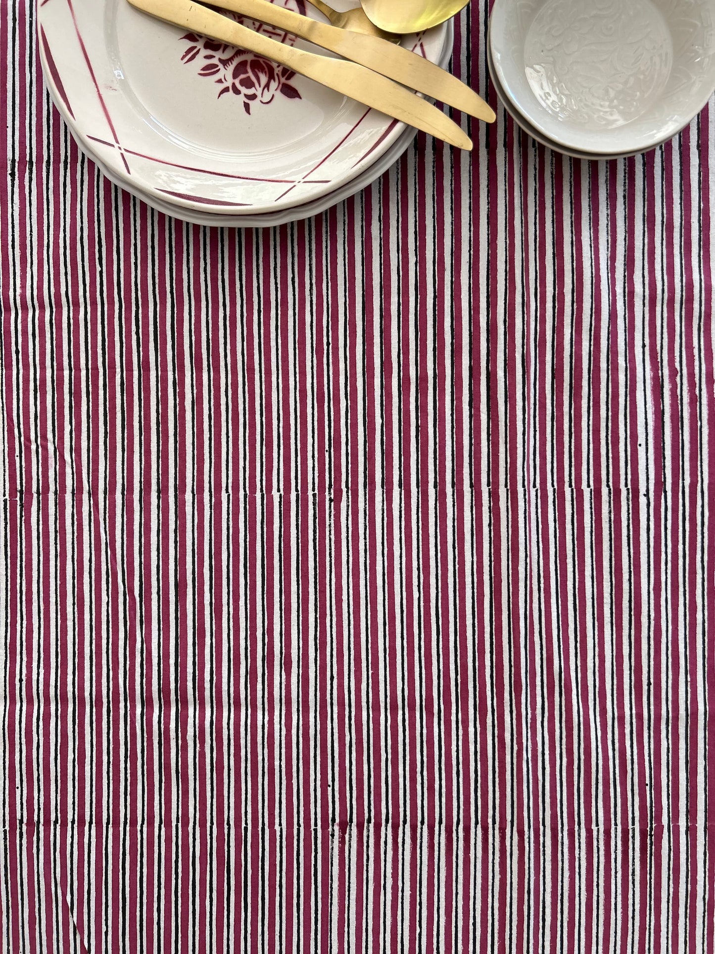 Longue nappe à rayures Bordeaux imprimée à la main