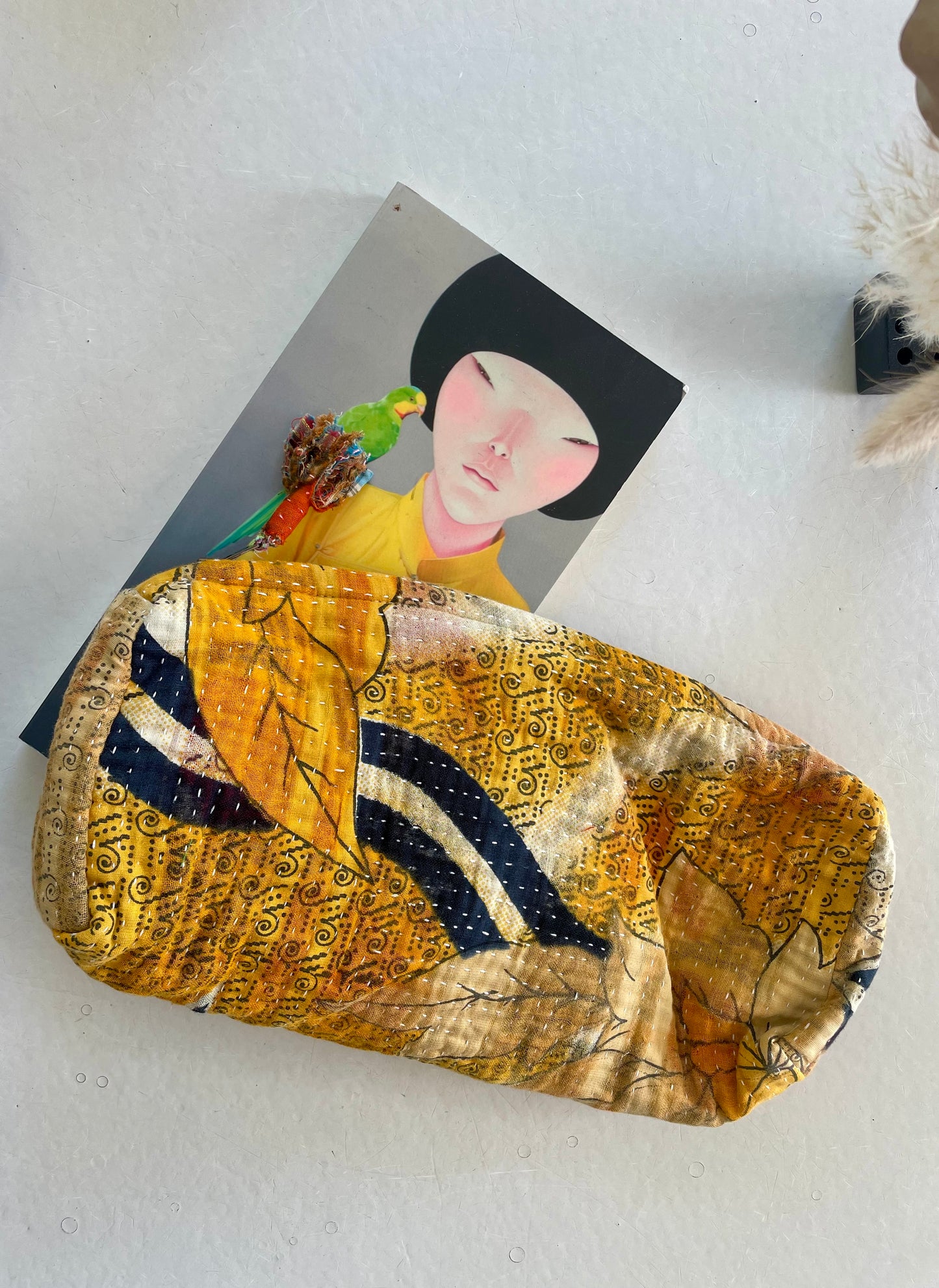 Trousse ronde en Kantha | Moutarde