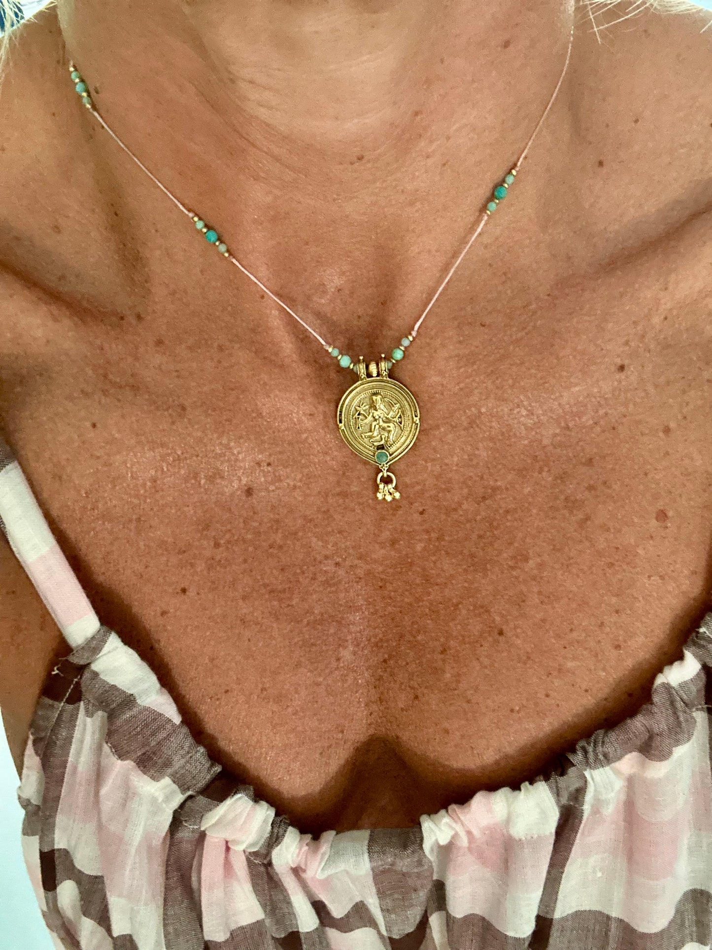 Collier fil de soie NILU