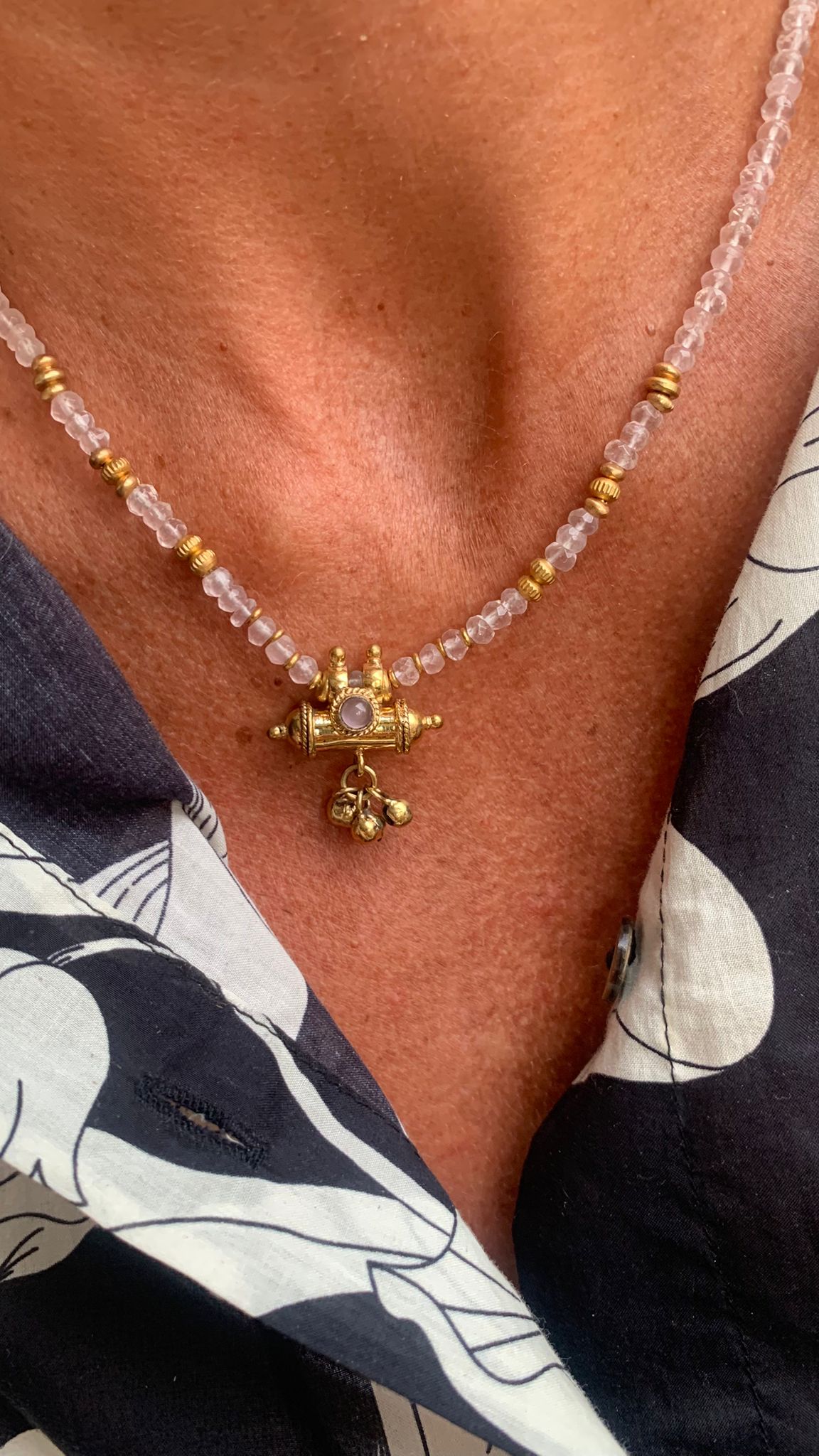 Collier GRIGRI pierres semi-précieuses et amulette plaqué or