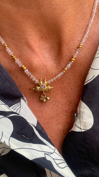 Collier GRIGRI pierres semi-précieuses et amulette plaqué or