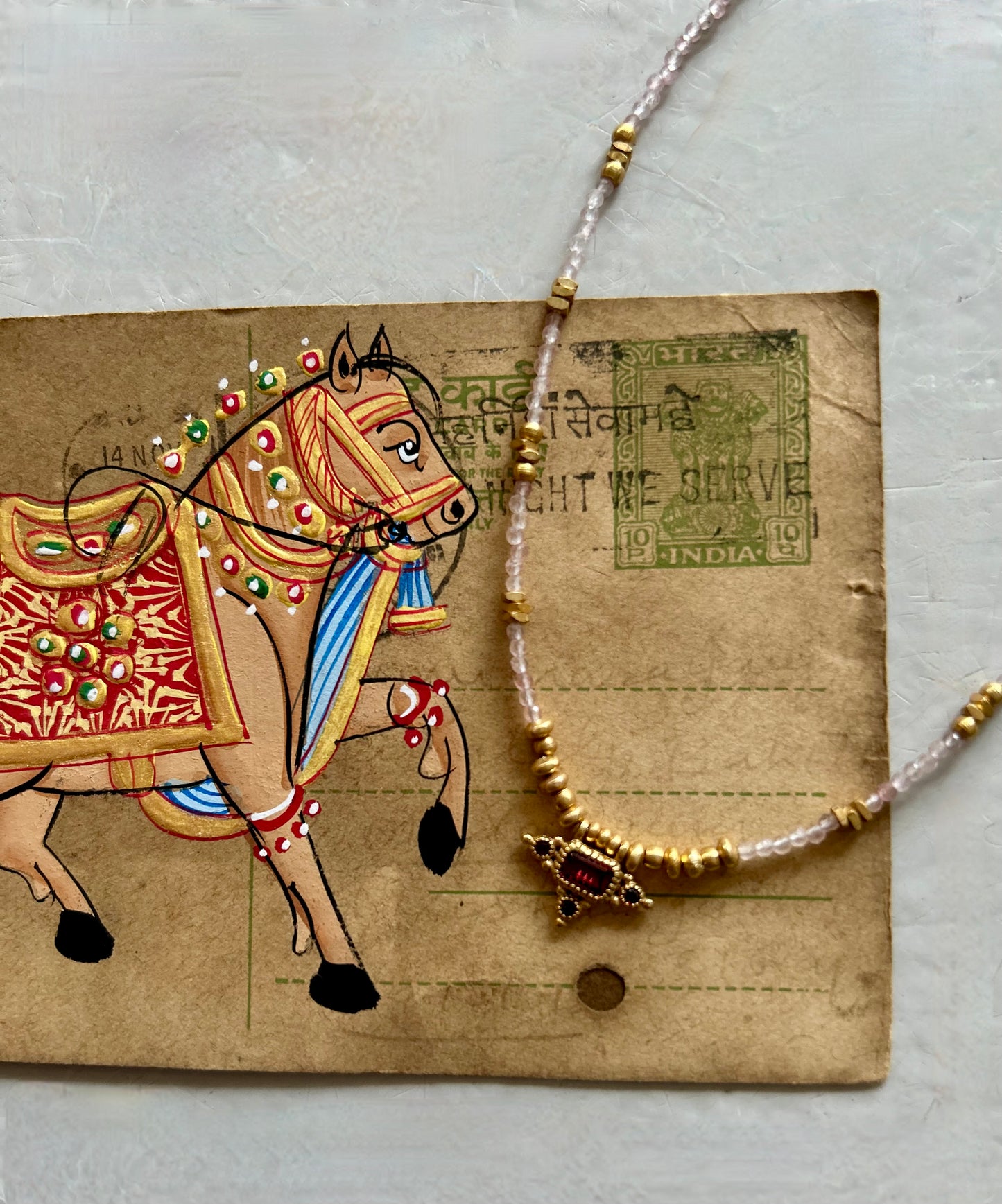 Collier PRIYA avec pierres semi-précieuses et pampilles