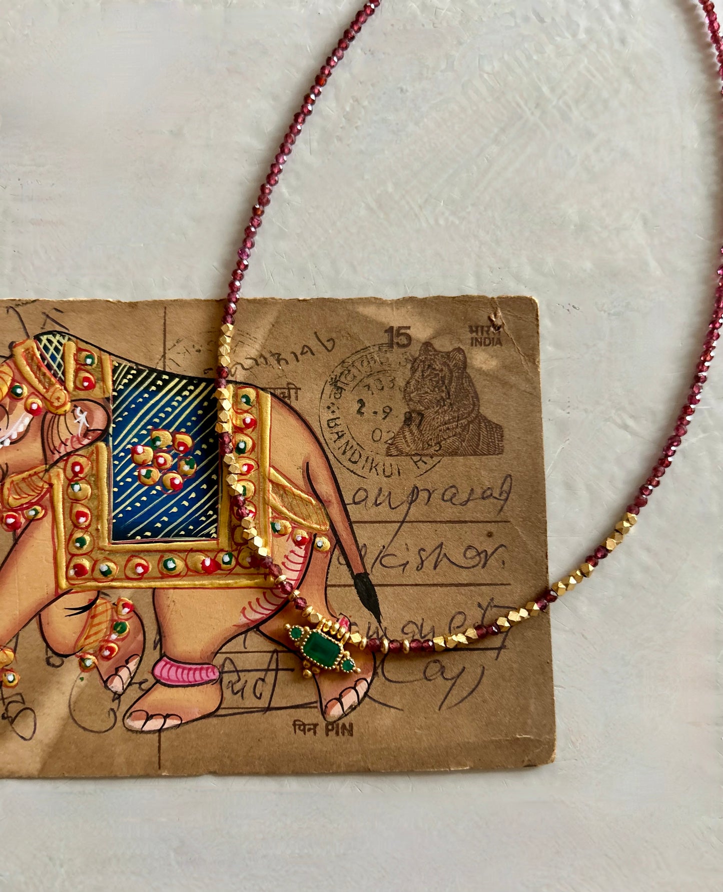 Collier PRIYA avec pierres semi-précieuses et pampilles