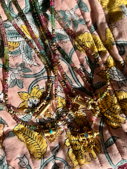Collier GRIGRI pierres semi-précieuses et amulette plaqué or