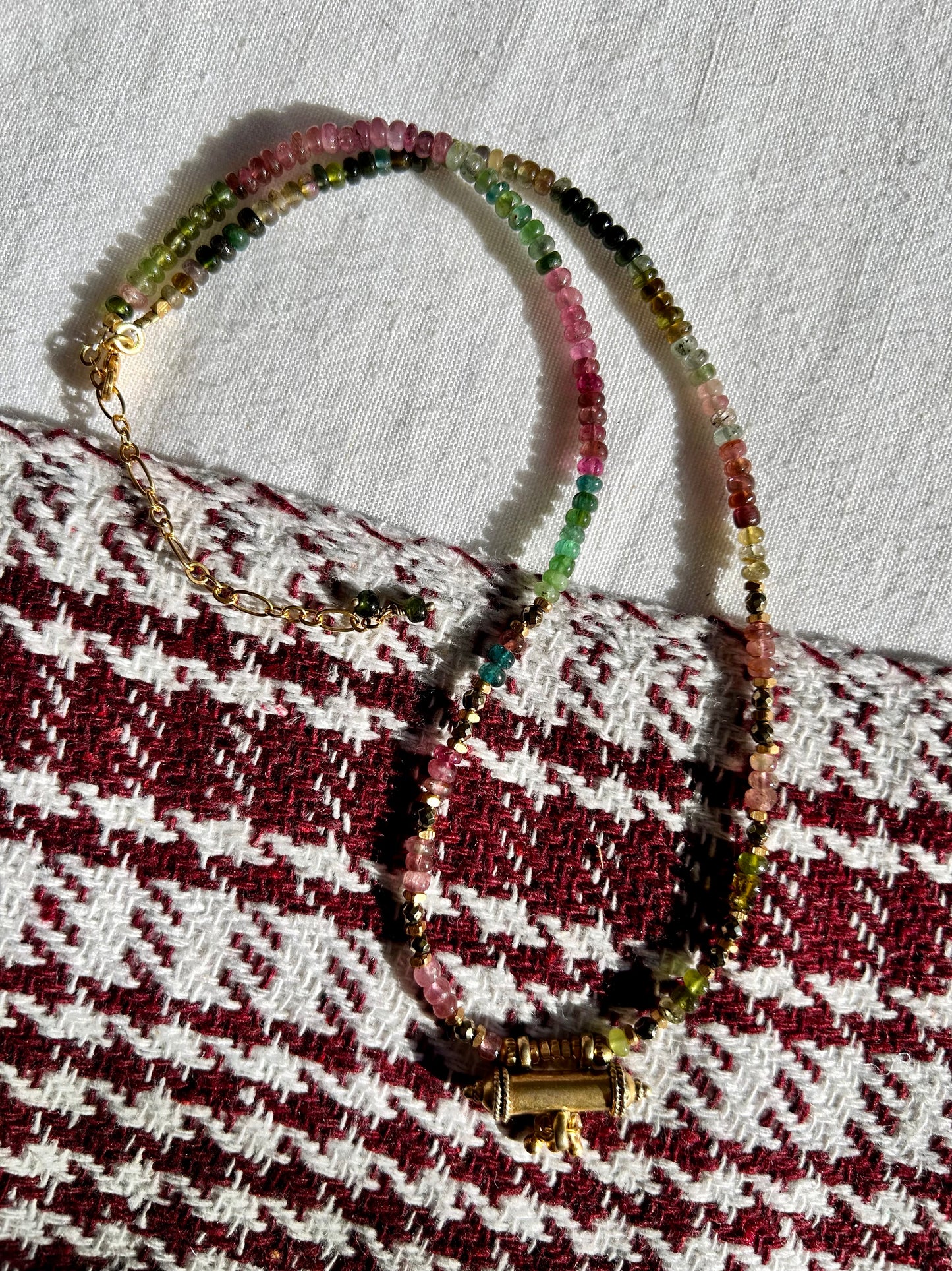Collier GRIGRI pierres semi-précieuses et amulette plaqué or