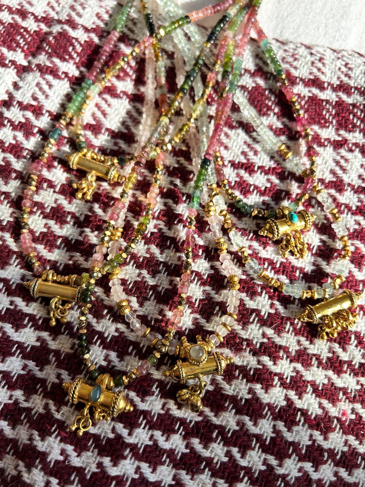 Collier GRIGRI pierres semi-précieuses et amulette plaqué or