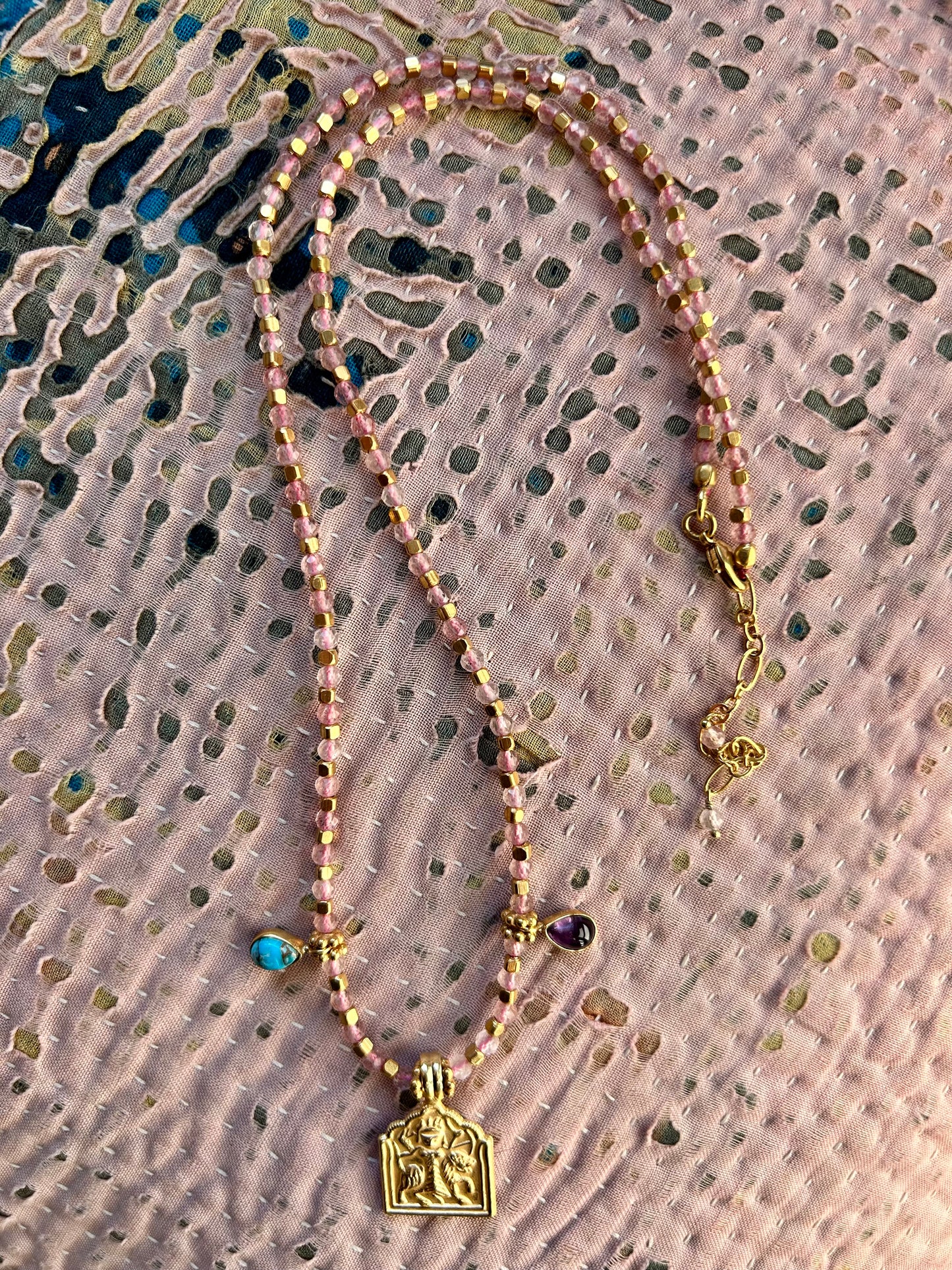 Collier MINA en laiton plaqué or et quartz rose