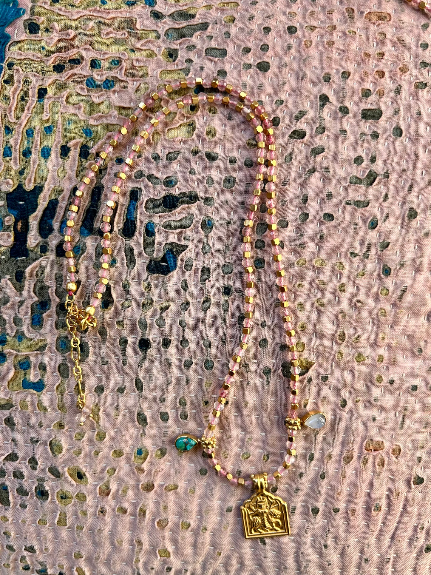 Collier MINA en laiton plaqué or et quartz rose