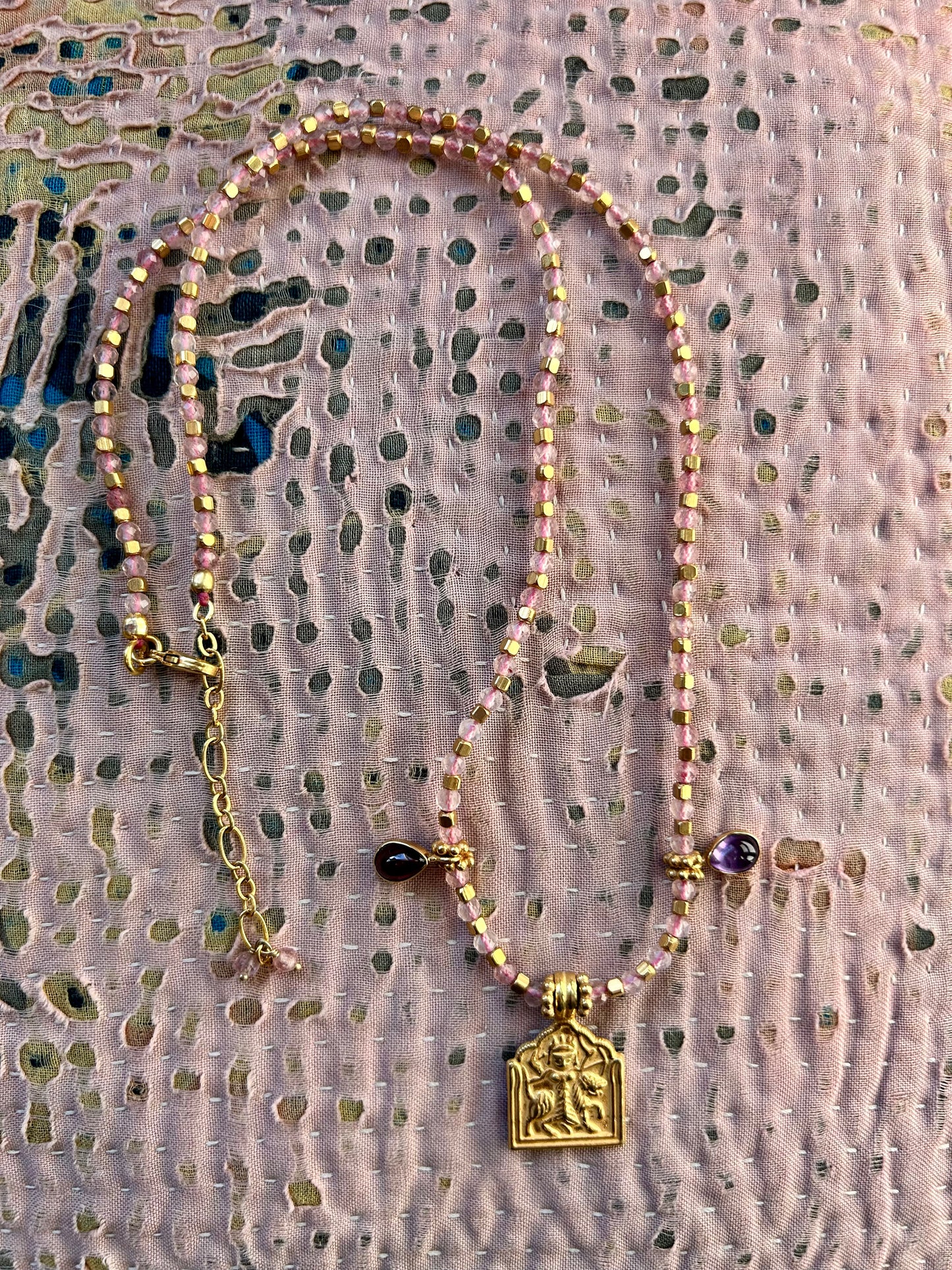 Collier MINA en laiton plaqué or et quartz rose