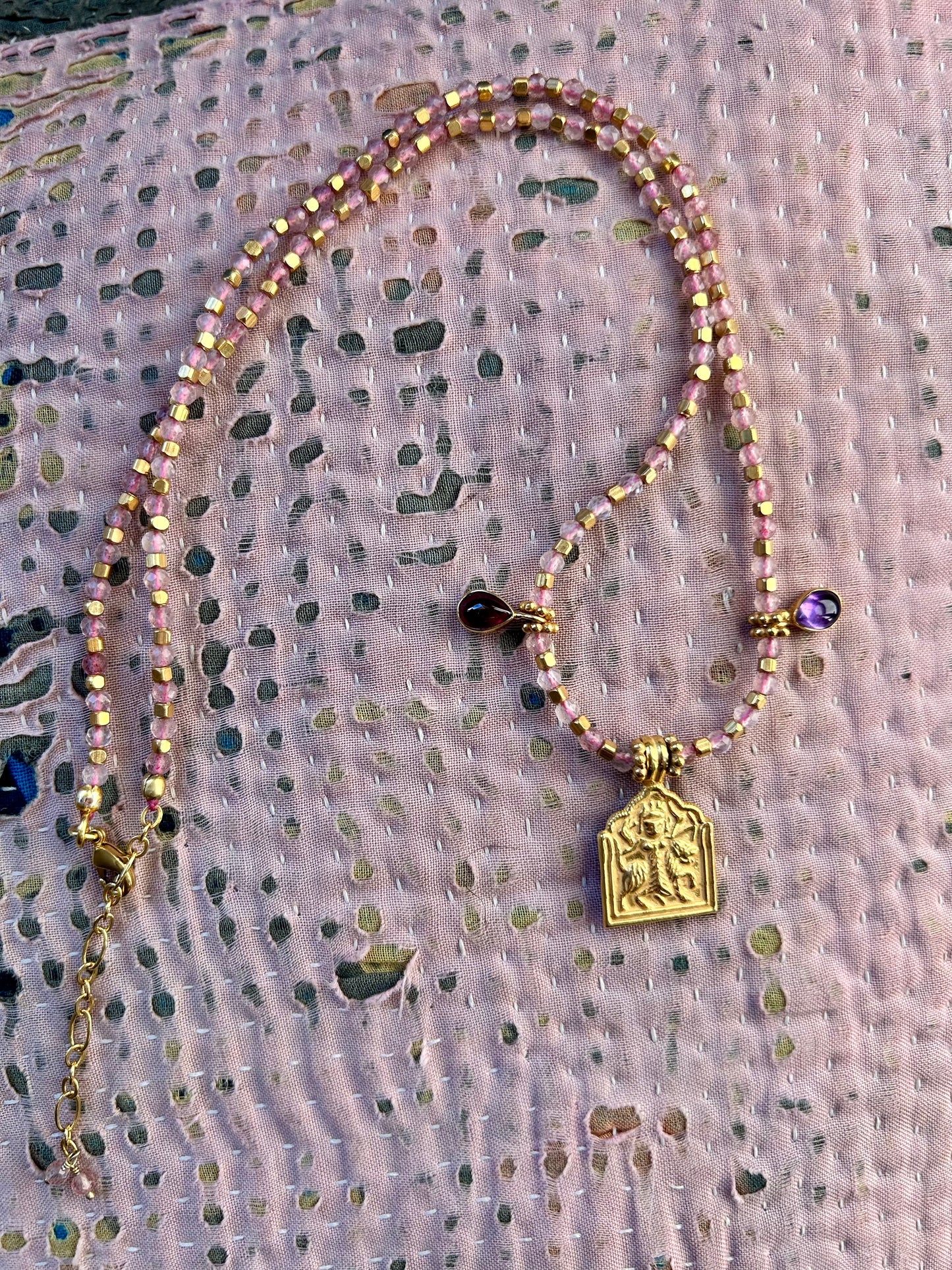 Collier MINA en laiton plaqué or et quartz rose