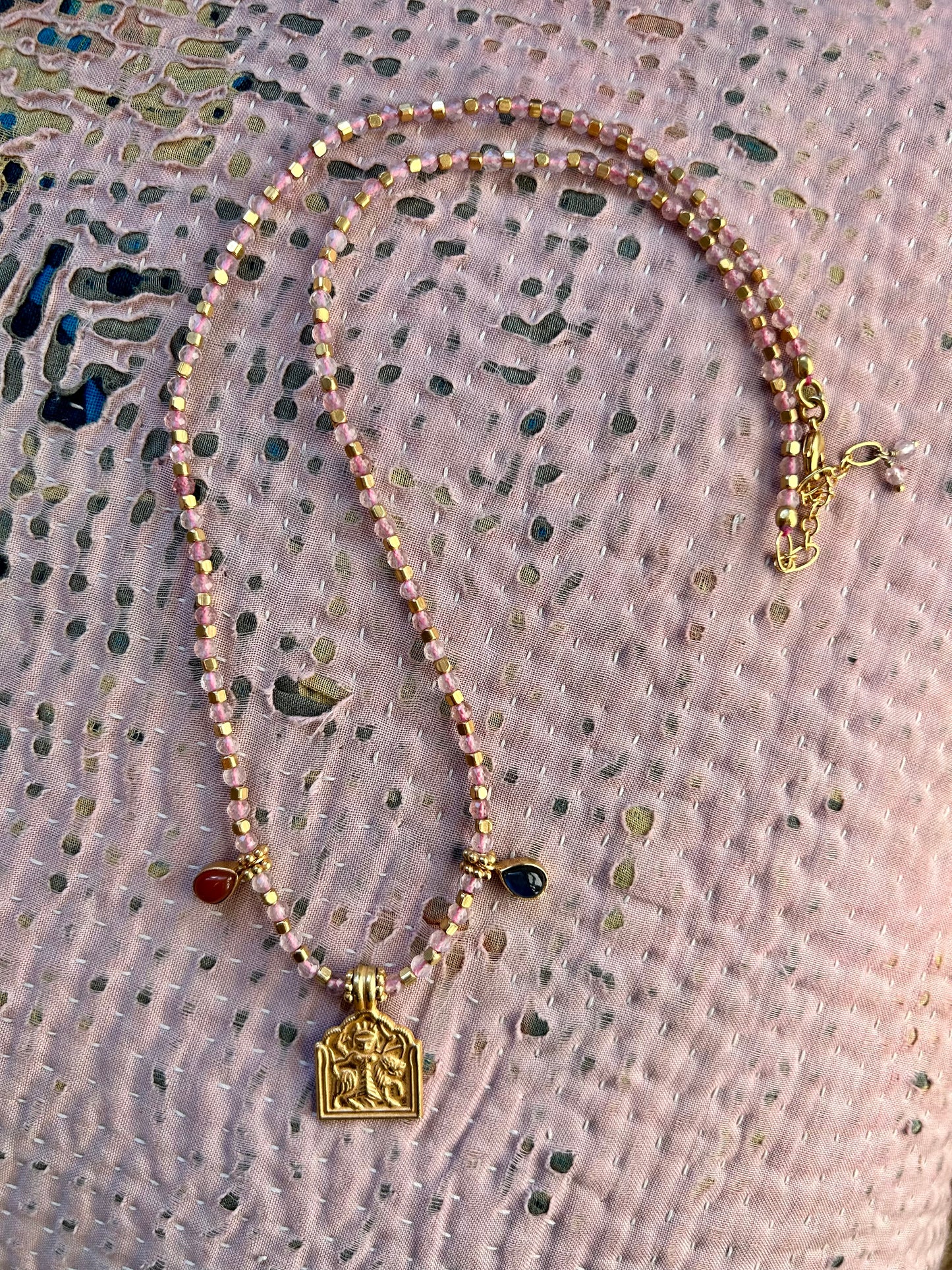 Collier MINA en laiton plaqué or et quartz rose