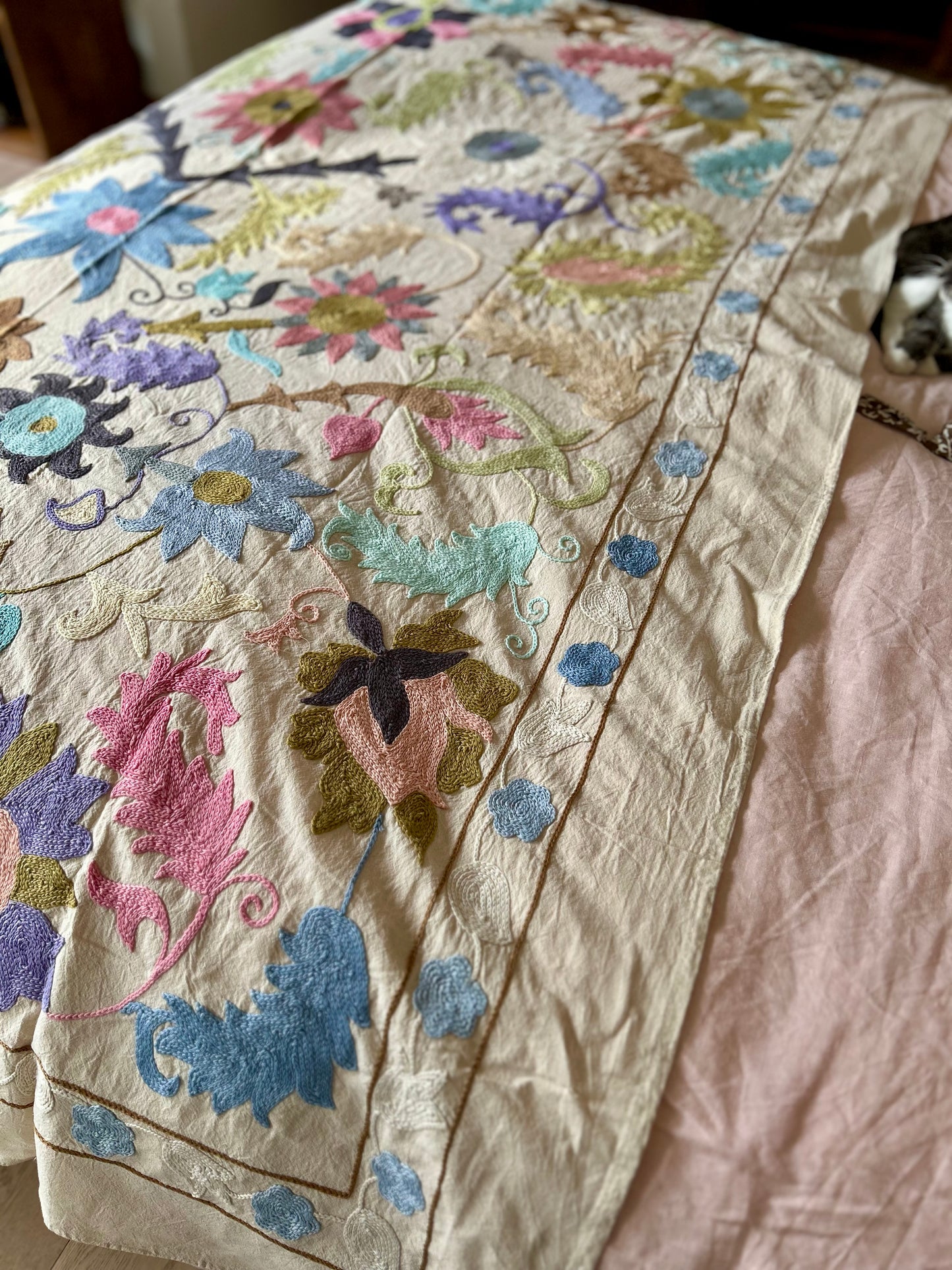 Plaid SUZANI Pastel & liseré fleurs crème et bleues
