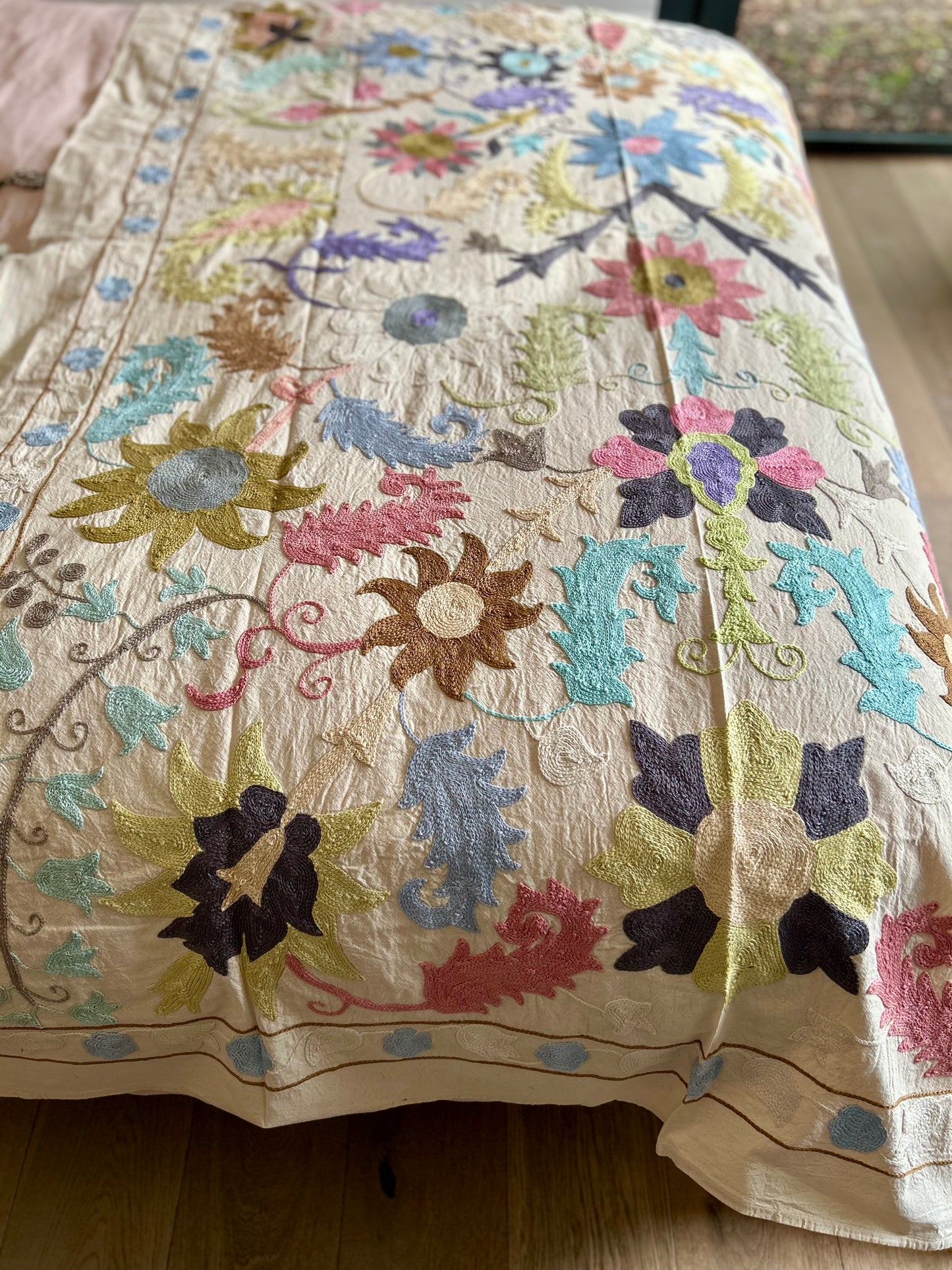 Plaid SUZANI Pastel & liseré fleurs crème et bleues