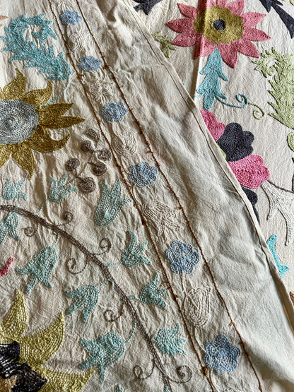 Plaid SUZANI Pastel & liseré fleurs crème et bleues