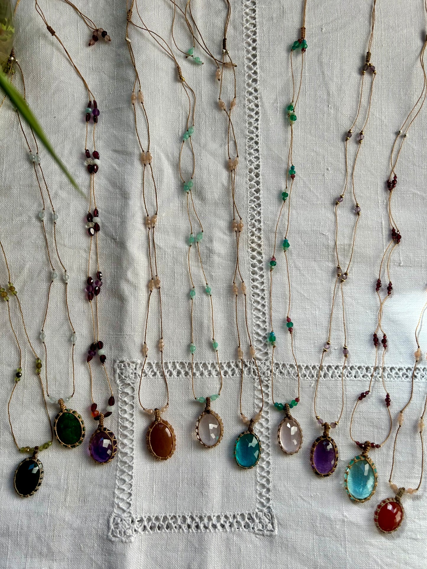 Collier INDIA fil de soie et pierres semi-précieuses