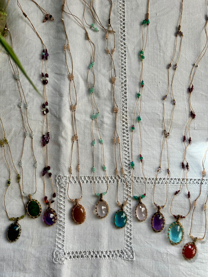 Collier INDIA fil de soie et pierres semi-précieuses