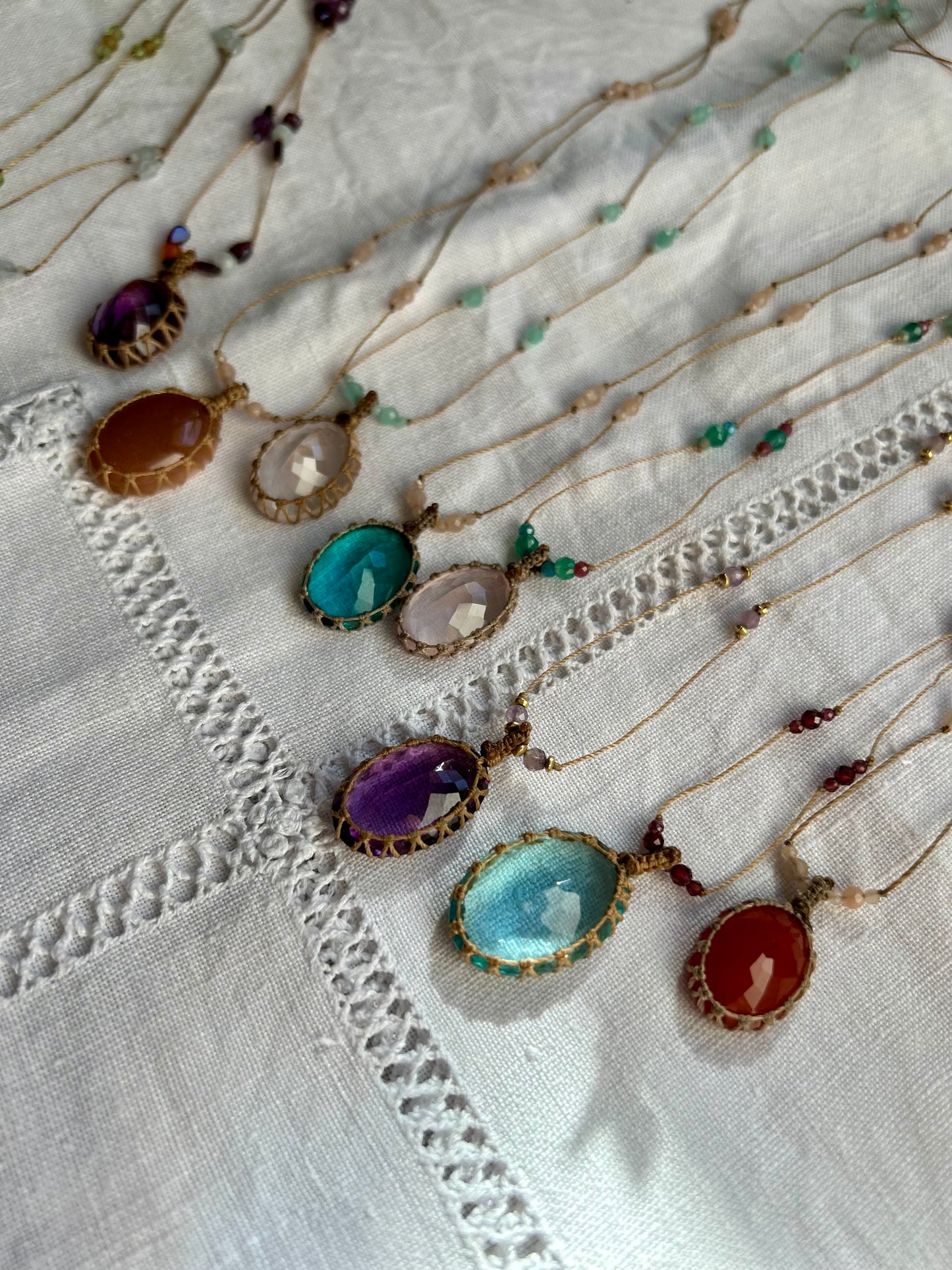 Collier INDIA fil de soie et pierres semi-précieuses