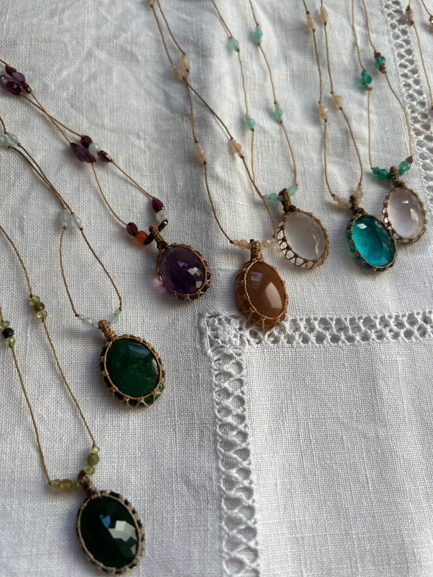 Collier INDIA fil de soie et pierres semi-précieuses