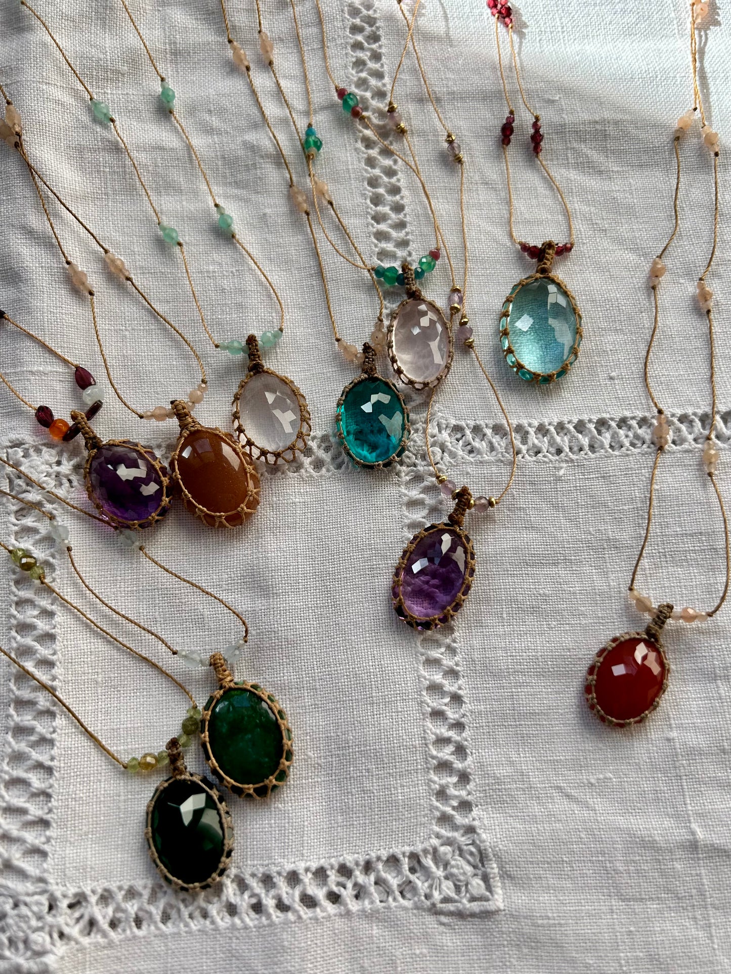 Collier INDIA fil de soie et pierres semi-précieuses