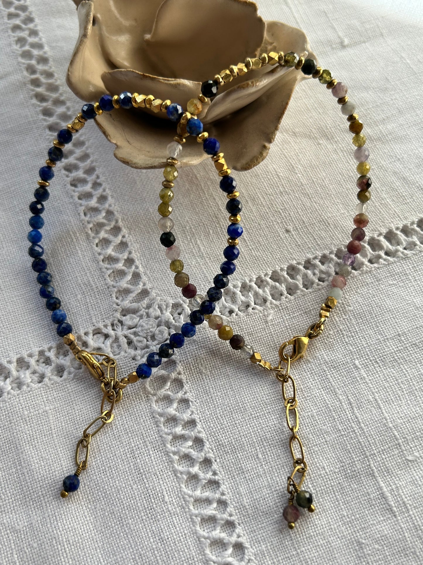 Bracelet petites pierres semi-précieuses multicolores