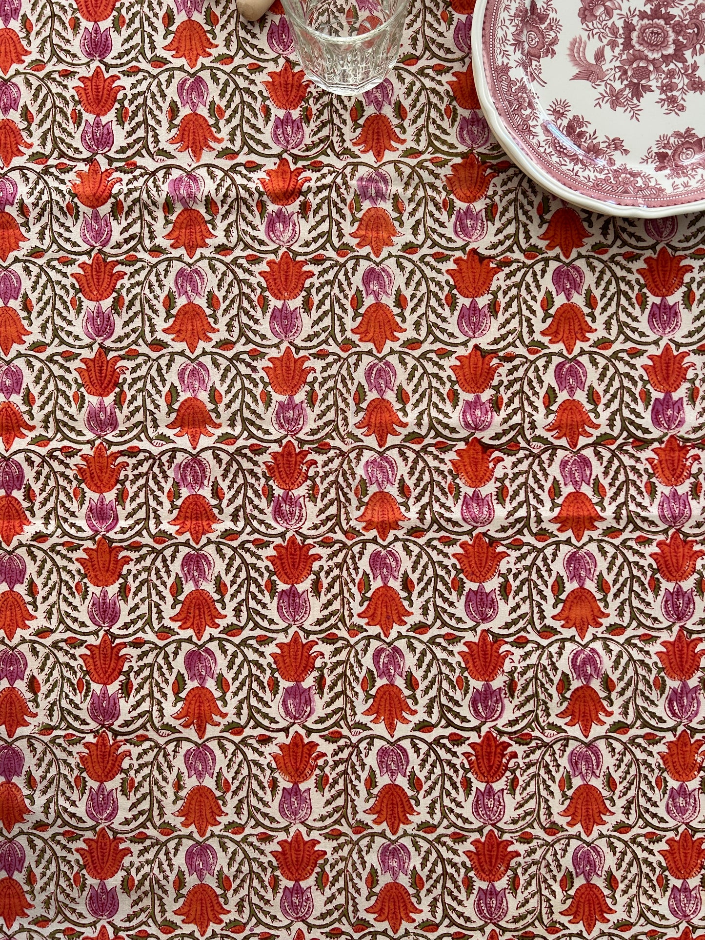 Nappe en coton imprimée à la main  motif fleurs rose-orange