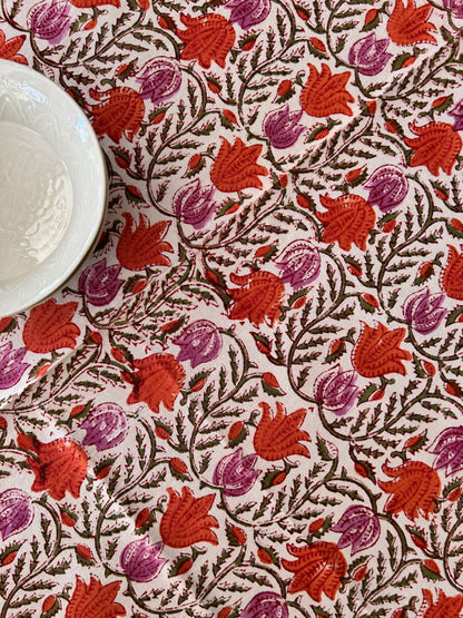 Nappe en coton imprimée à la main  motif fleurs rose-orange