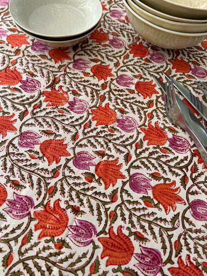 Nappe en coton imprimée à la main  motif fleurs rose-orange