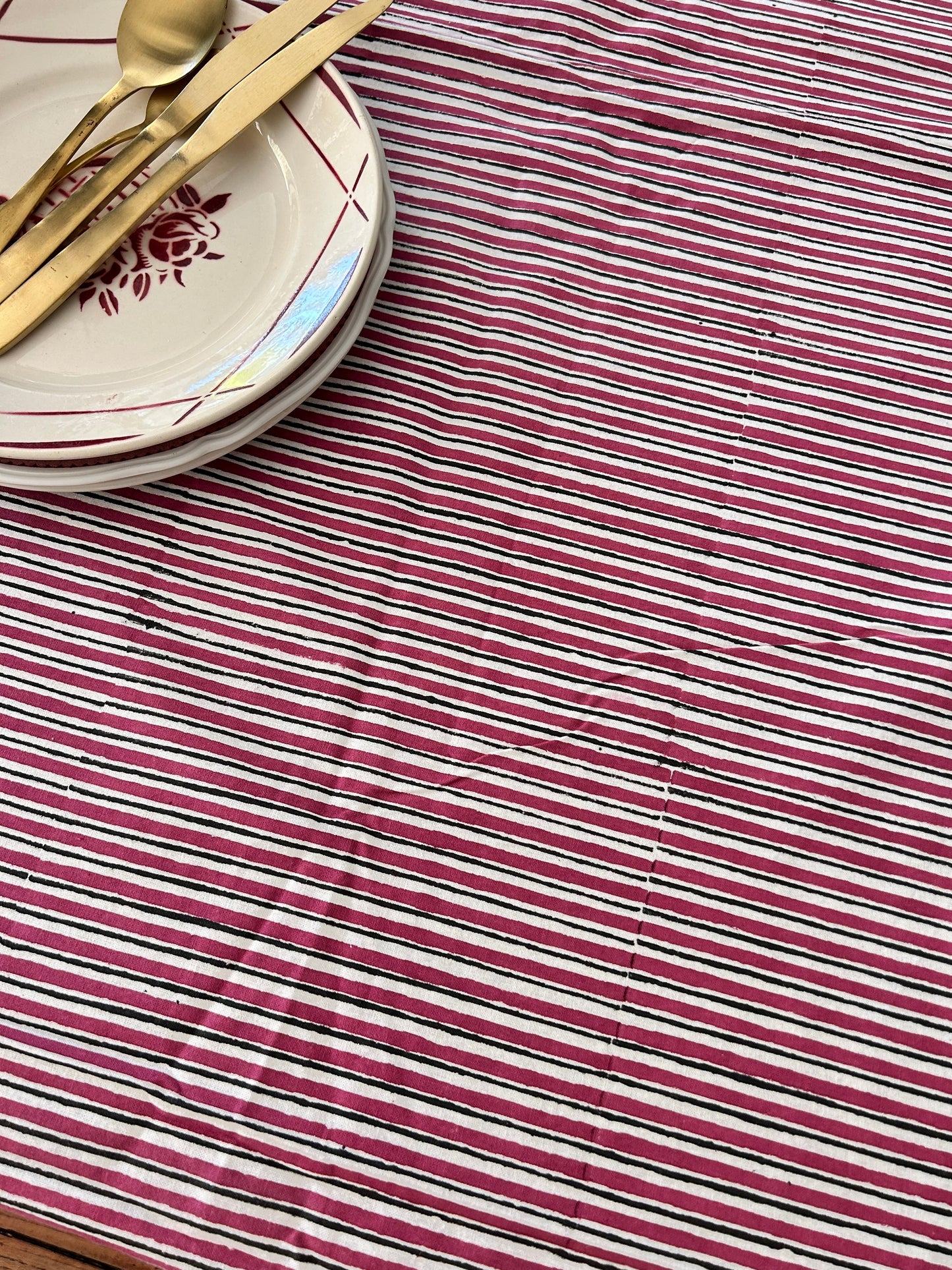 Longue nappe à rayures Bordeaux imprimée à la main