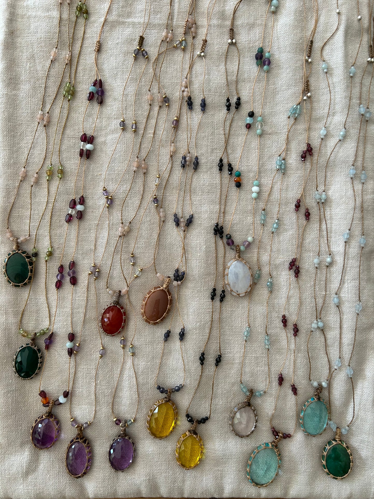 Collier INDIA fil de soie et pierres semi-précieuses