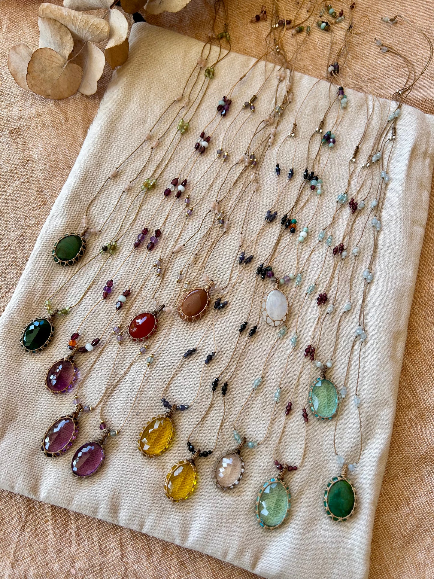 Collier INDIA fil de soie et pierres semi-précieuses