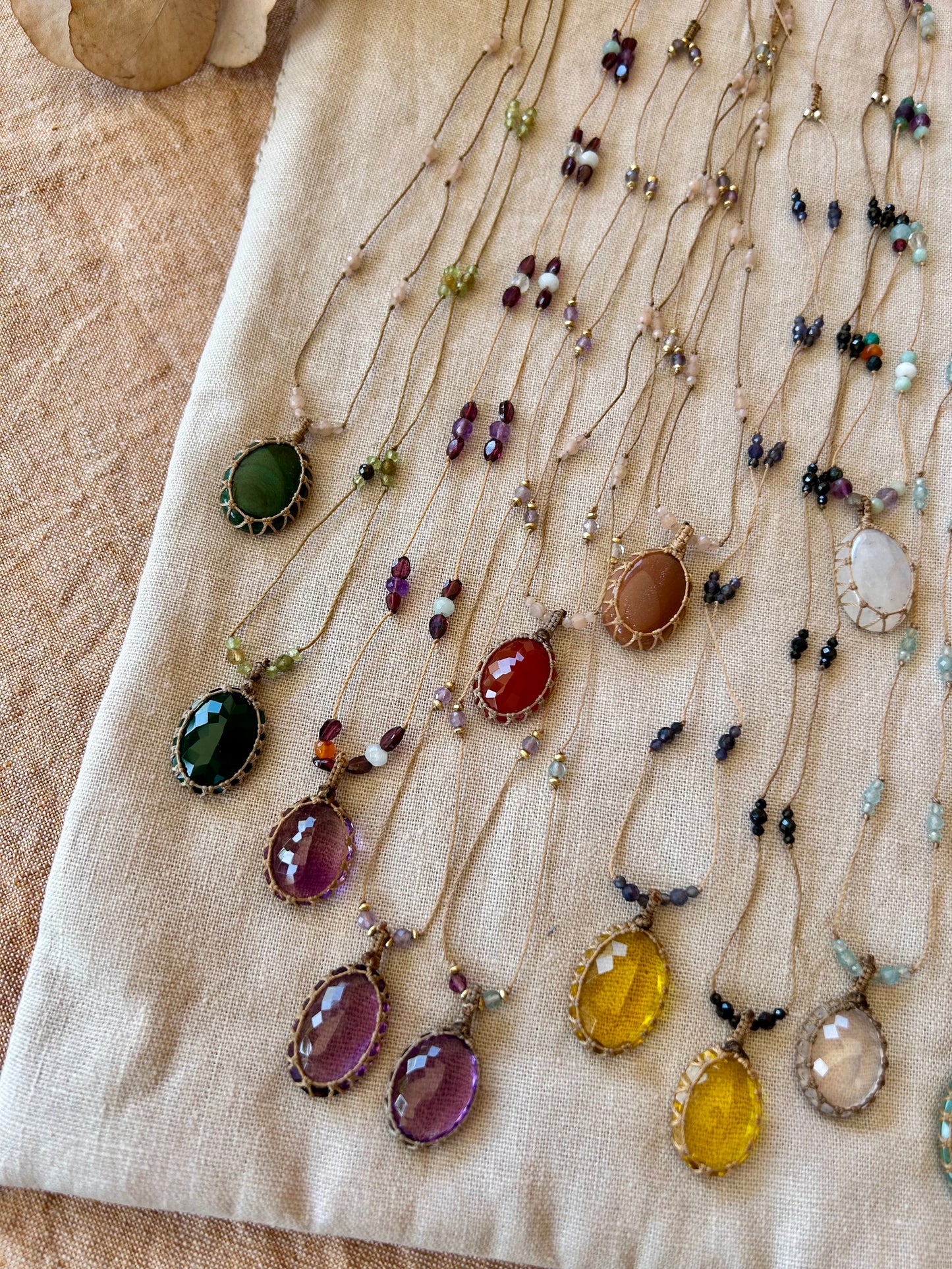 Collier INDIA fil de soie et pierres semi-précieuses