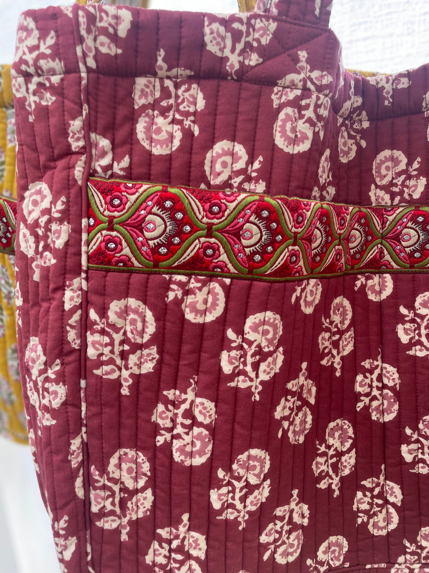 Cabas ruban en  coton blockprint matelassé Bordeaux