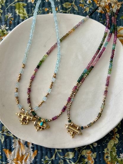 Collier GRIGRI pierres semi-précieuses & amulette laiton