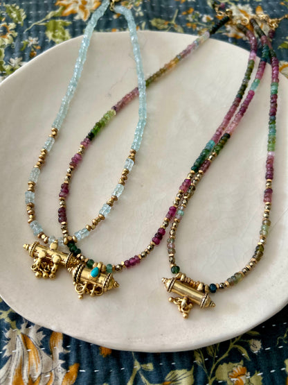 Collier GRIGRI pierres semi-précieuses & amulette laiton
