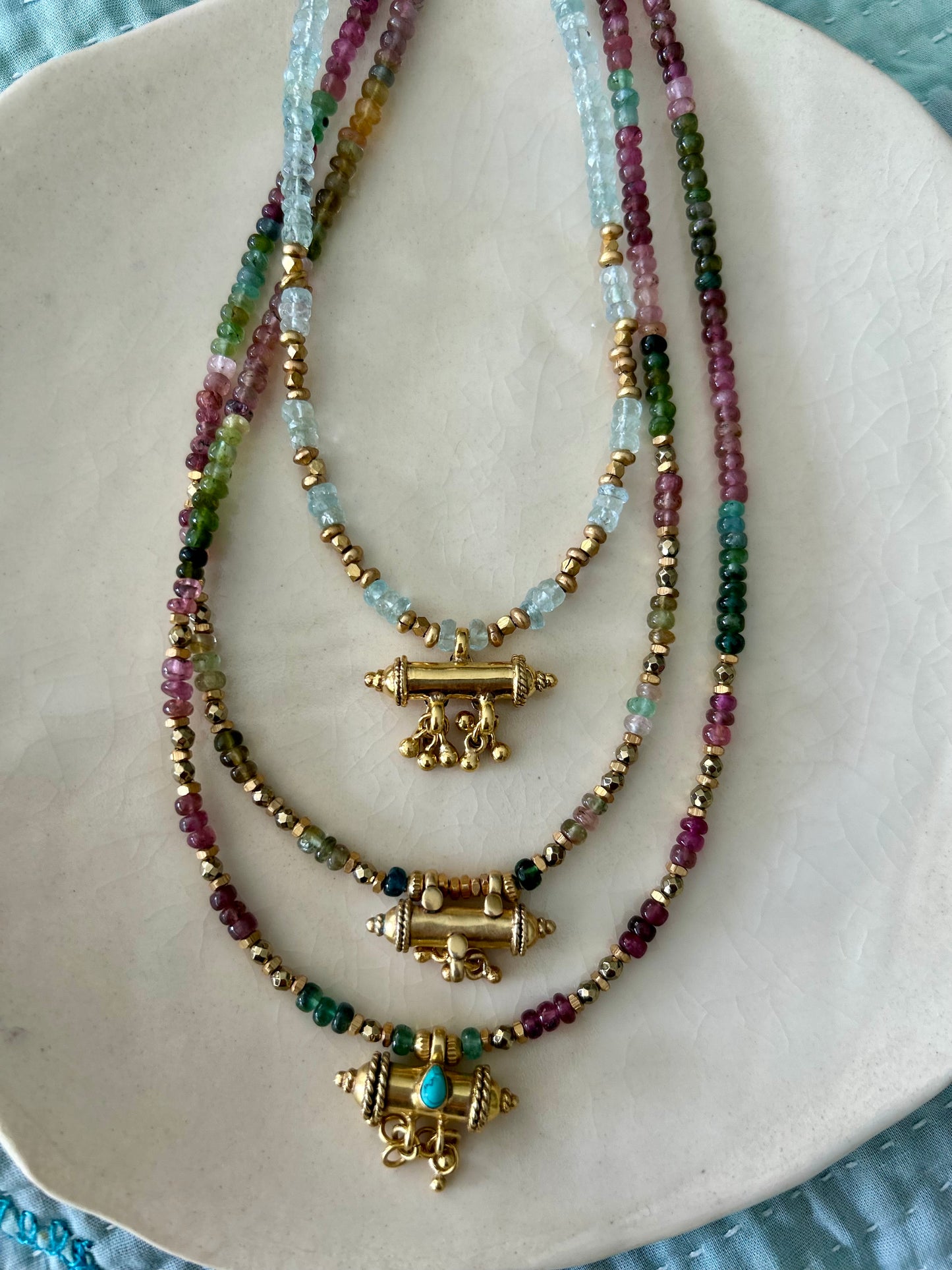 Collier GRIGRI pierres semi-précieuses & amulette laiton