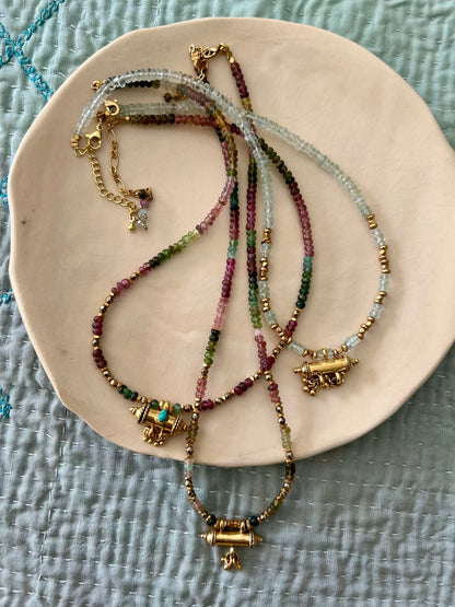Collier GRIGRI pierres semi-précieuses & amulette laiton
