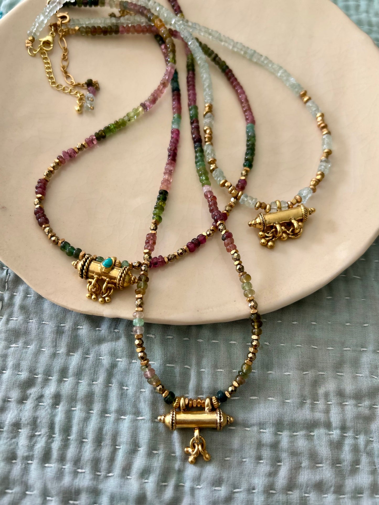 Collier GRIGRI pierres semi-précieuses & amulette laiton