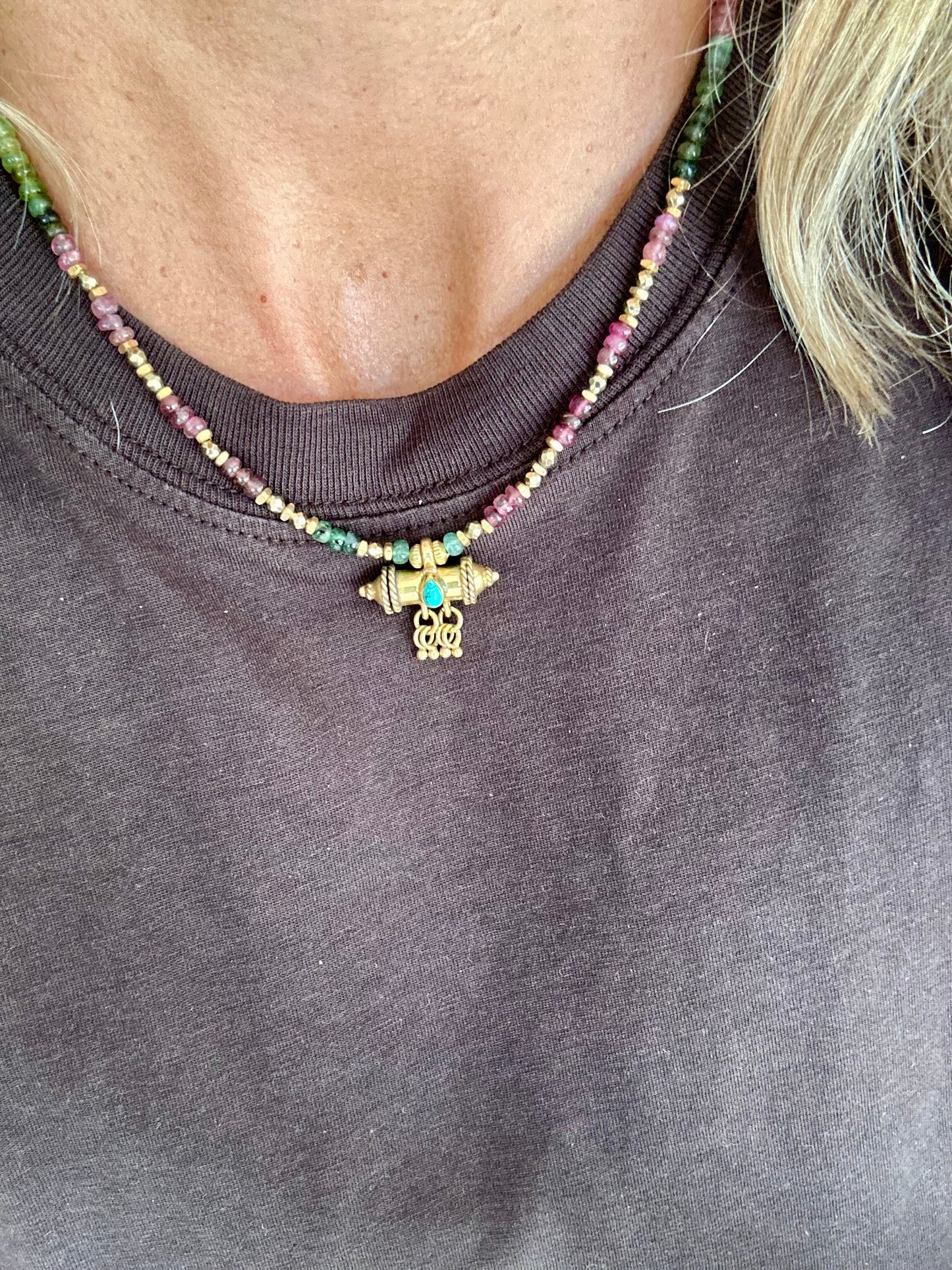 Collier GRIGRI pierres semi-précieuses & amulette laiton