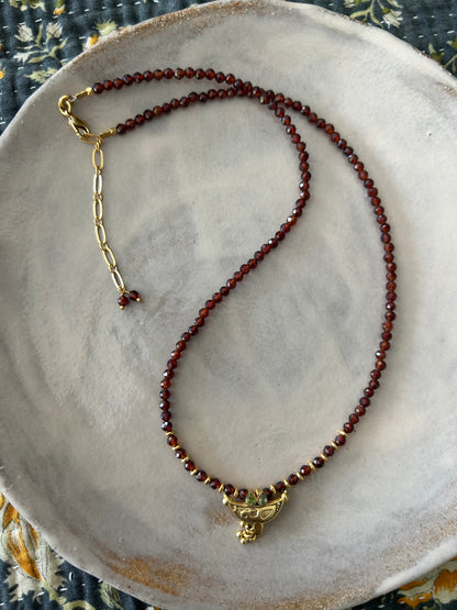 Collier Baba pierres semi-précieuses &  pendentif laiton