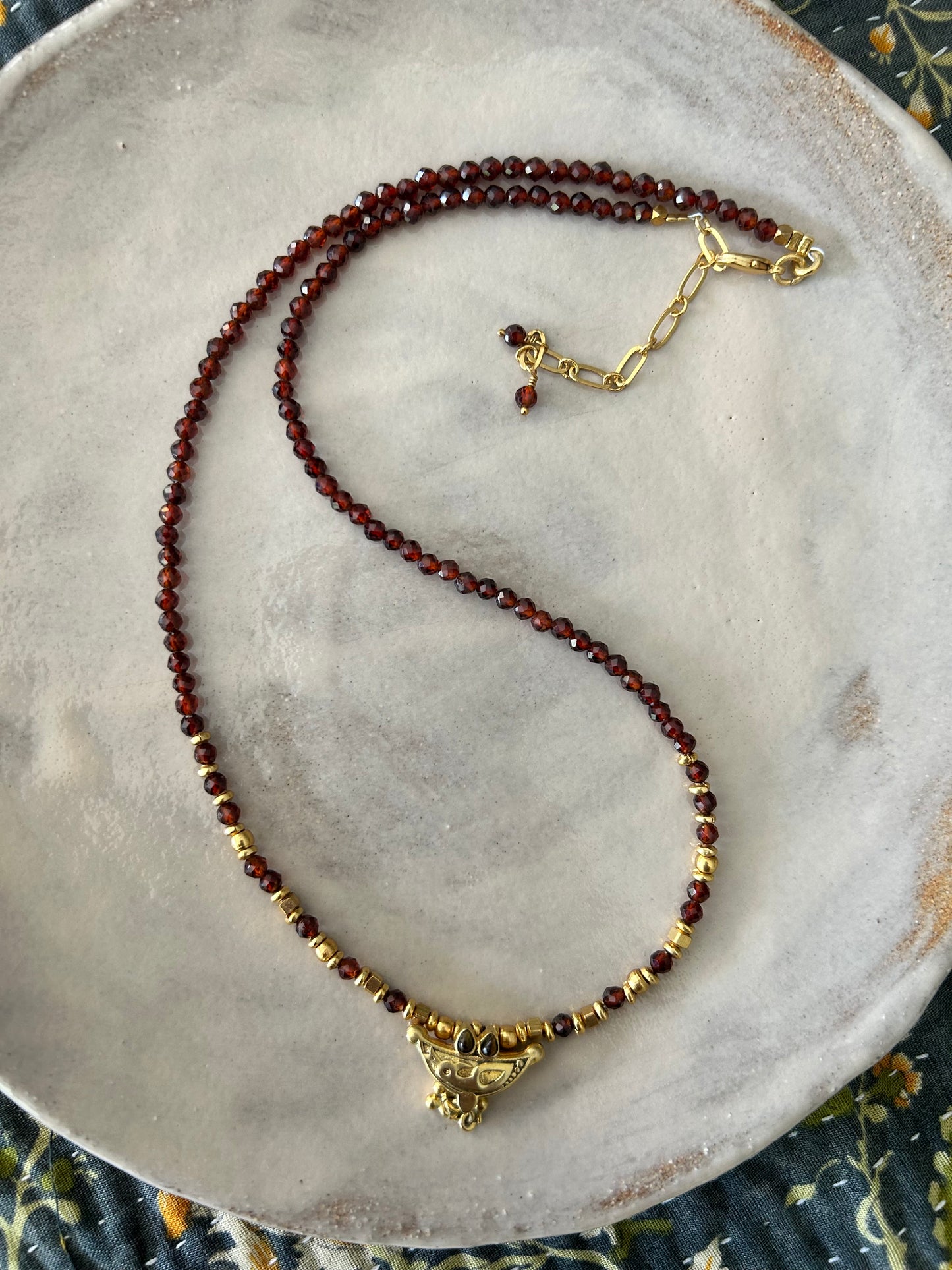 Collier Baba pierres semi-précieuses &  pendentif laiton