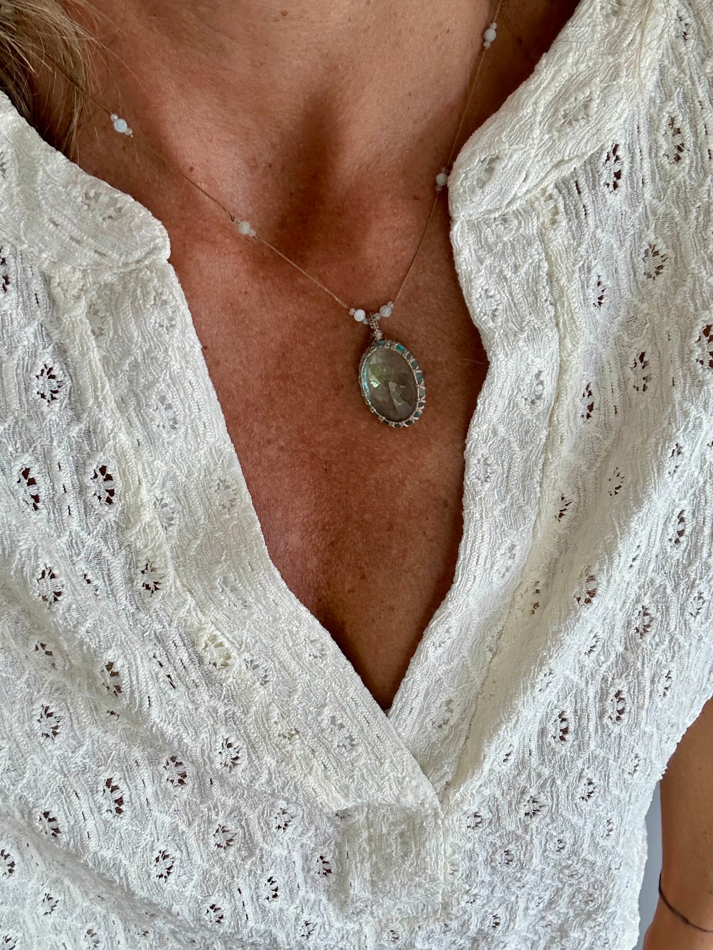 Collier INDIA fil de soie & pierres semi-précieuses