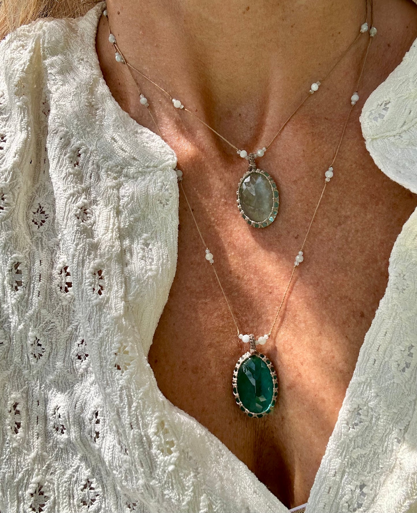 Collier INDIA fil de soie & pierres semi-précieuses