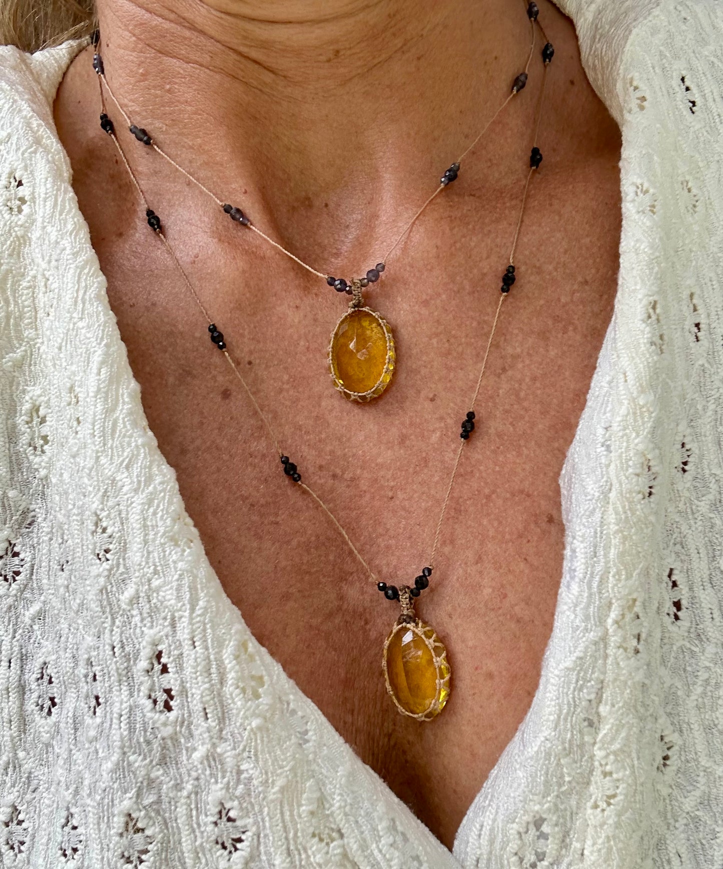 Collier INDIA fil de soie & pierres semi-précieuses