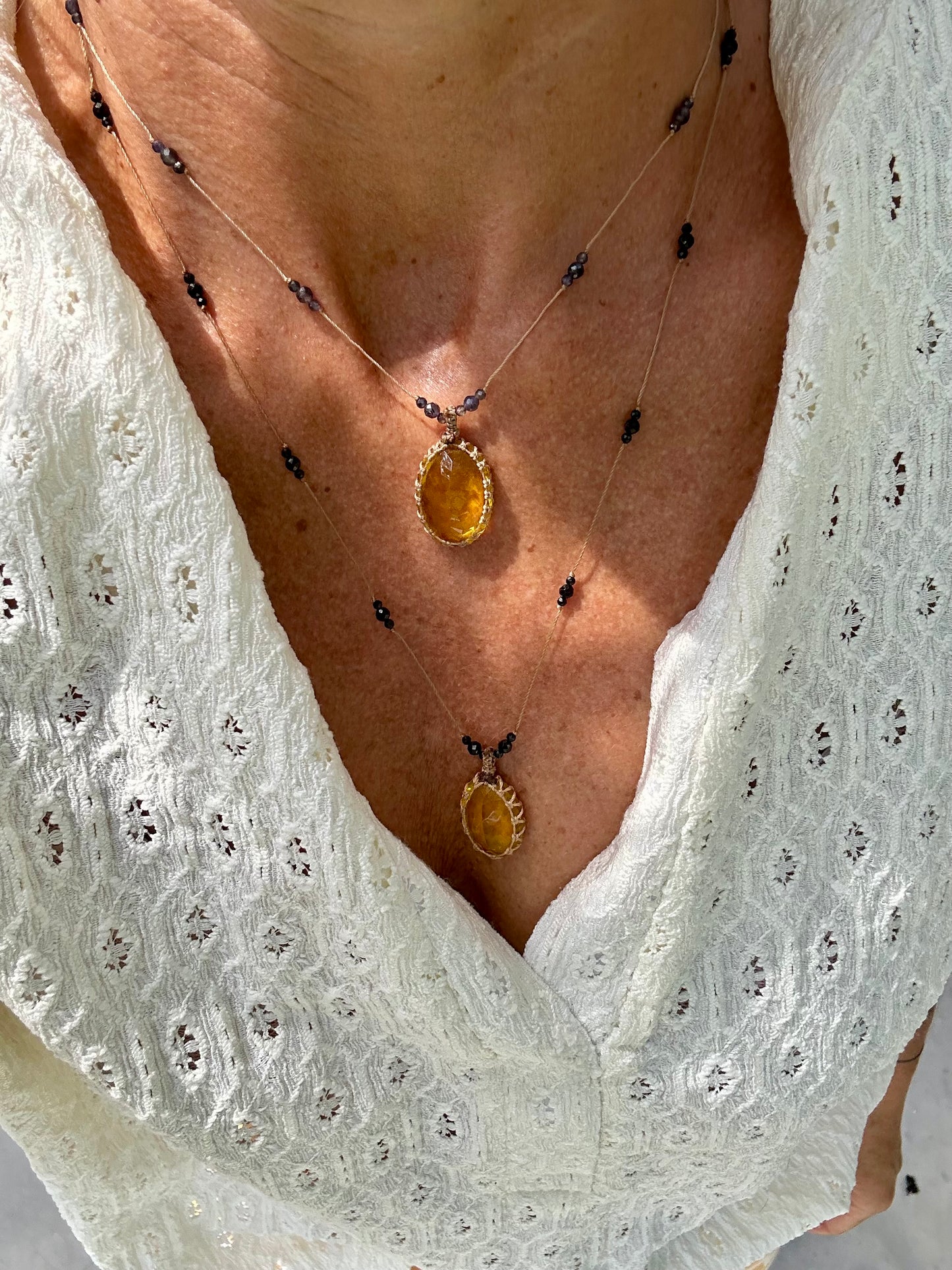 Collier INDIA fil de soie & pierres semi-précieuses