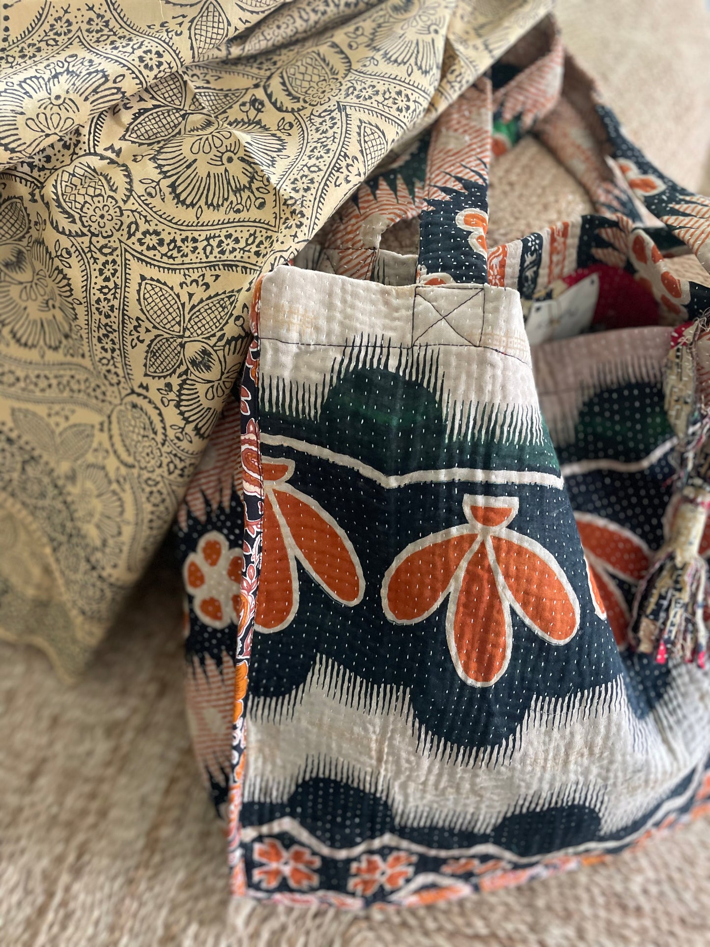 Cabas en Kantha vintage noir -beige orangé