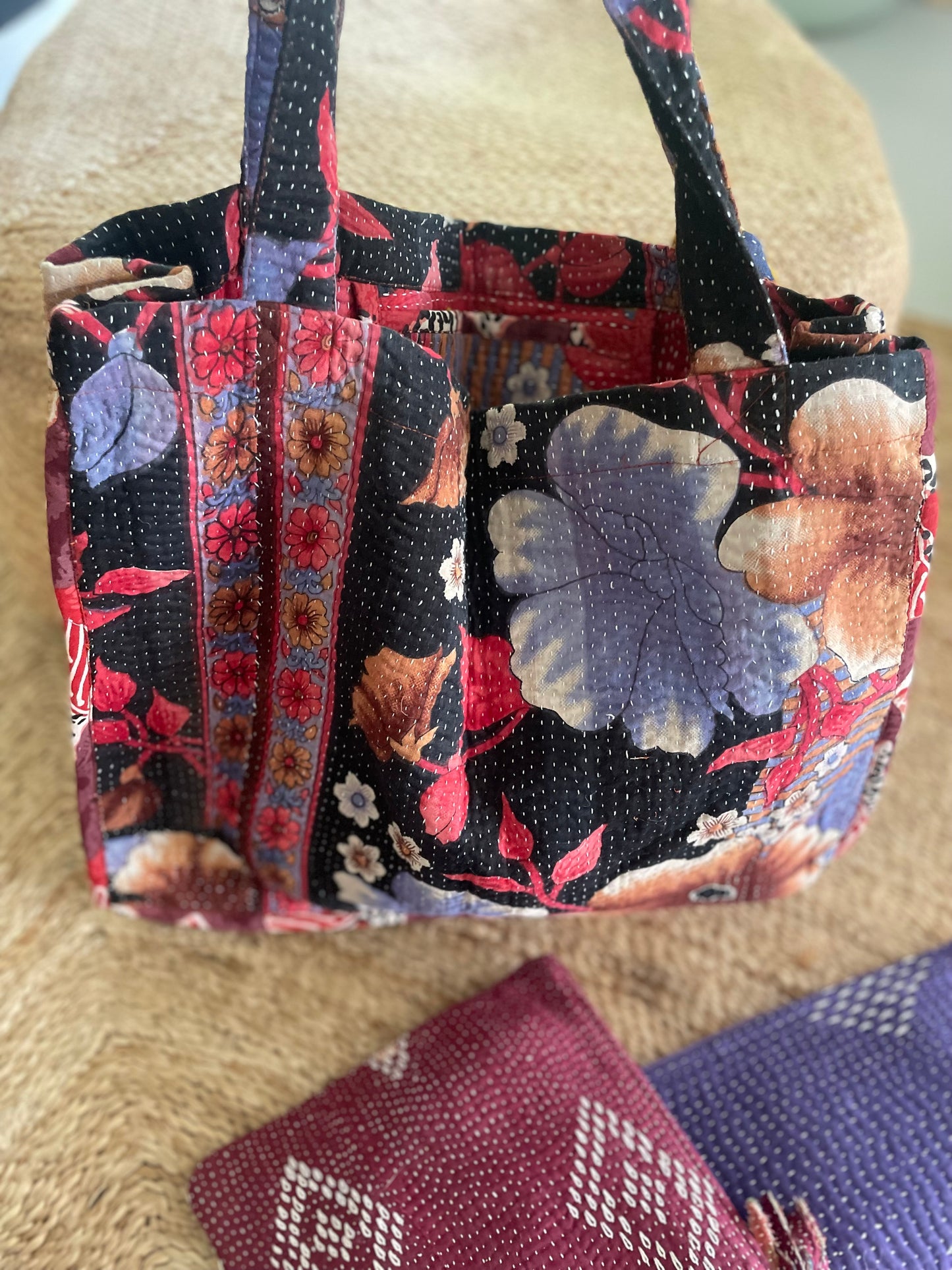 Cabas en Kantha vintage noir à fleurs