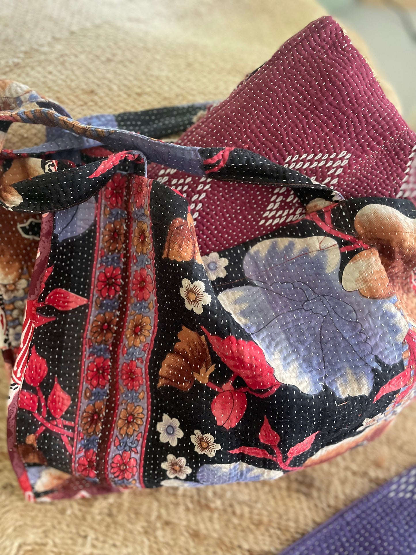 Cabas en Kantha vintage noir à fleurs