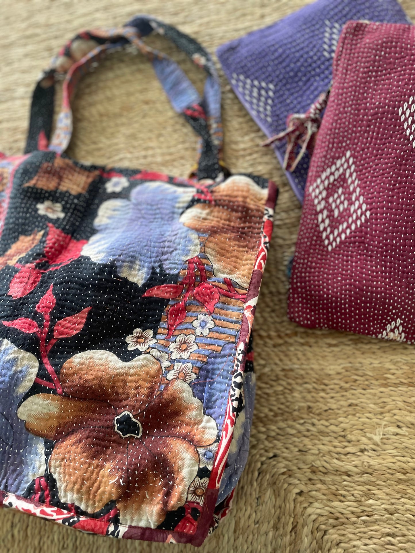 Cabas en Kantha vintage noir à fleurs