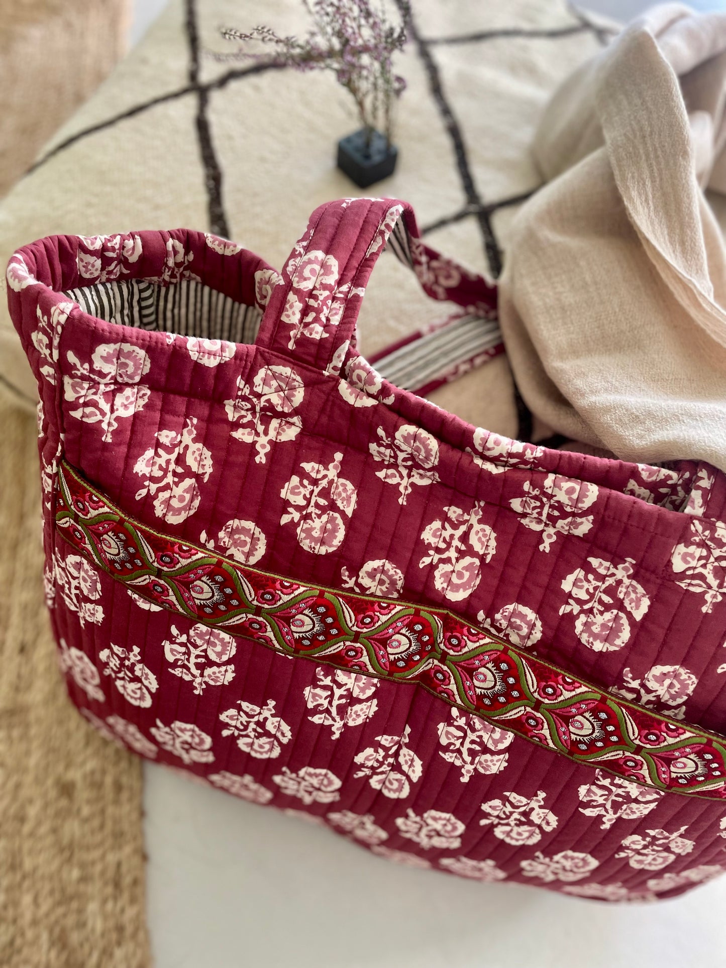 Cabas ruban en  coton blockprint matelassé Bordeaux