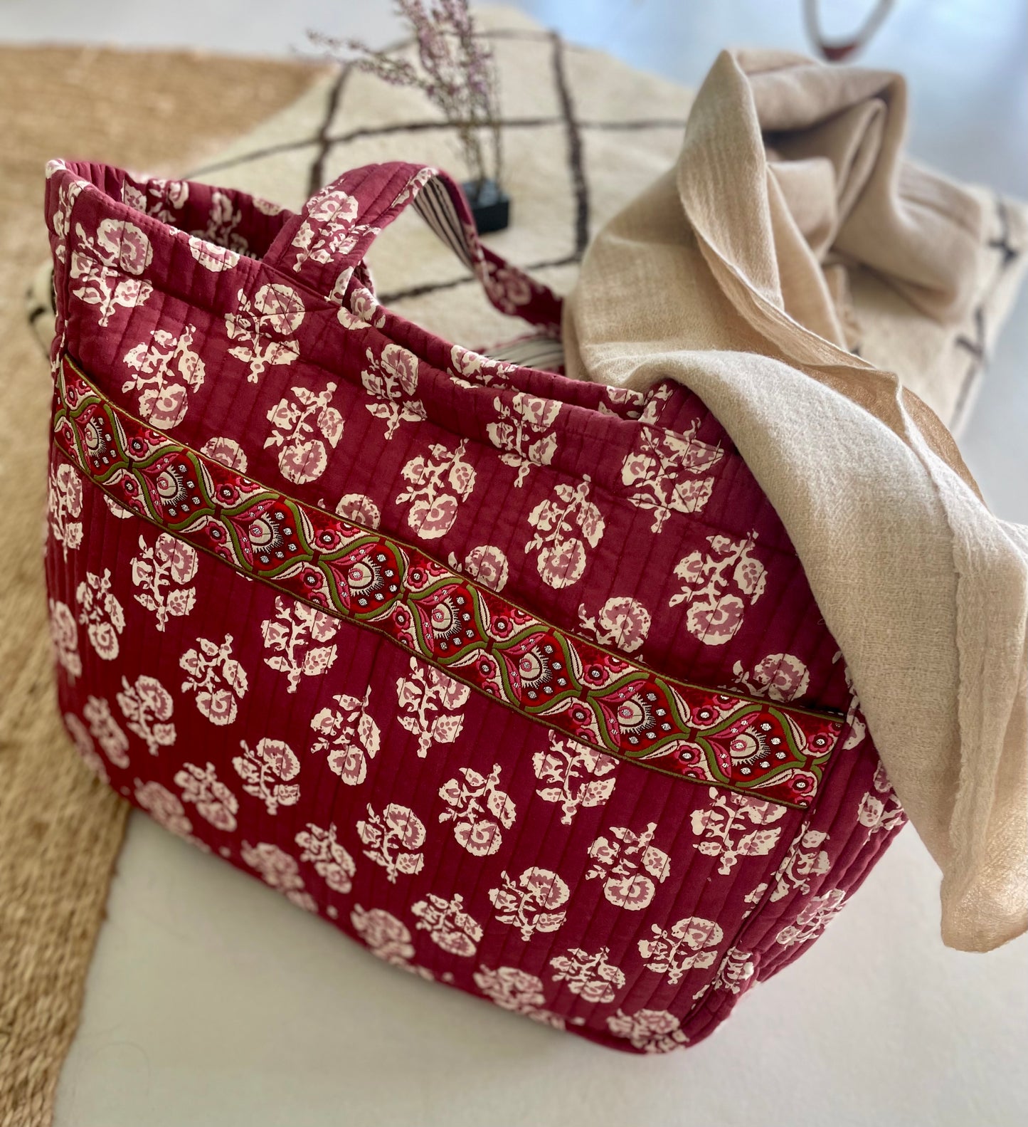 Cabas ruban en  coton blockprint matelassé Bordeaux